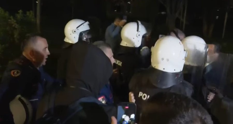 Përplasje fizike mes policisë dhe deputetëve të Partisë Mundësia