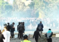 Policia ndërhyn edhe në sheshin “Skënderbej”, hidhet gaz lotsjellës për të shpërndarë protestuesit