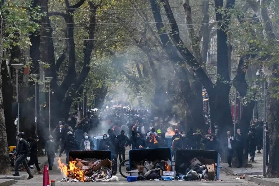 Protesta e dhunshme  eksperti ngre alarmin  Qëllimi i vetëm  destabiliteti