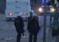 Çfarë ndodhi në 6 orë kaos në Tiranë? Protestuesit e maskuar me molotovë, gurë e flakë kundër institucioneve, bankave dhe bizneseve