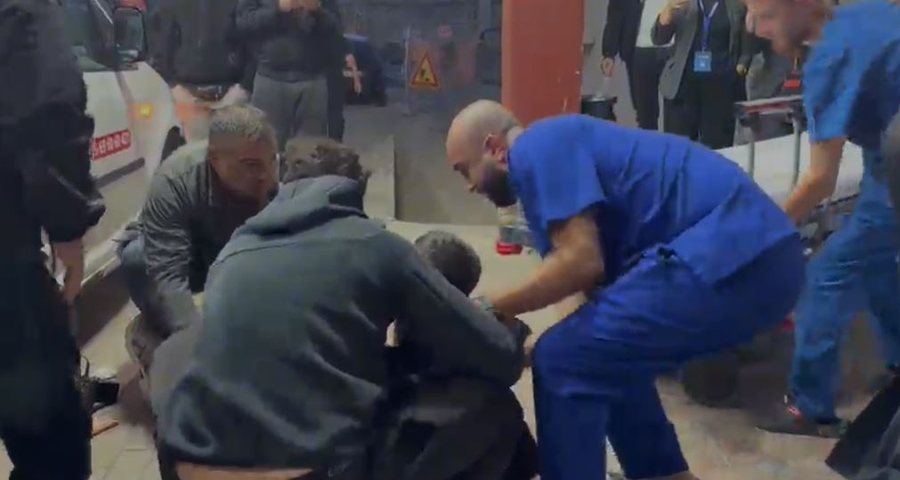 Ministria e Shëndetësisë  23 të lënduar gjatë protestës në Tiranë  mes tyre protestues  gazetarë  efektivë dhe një deputet