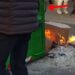 Arrestohen një grua dhe një djalë, Policia: Sulmuan Ministrinë e Arsimit dhe dogjën kazanë mbeturinash