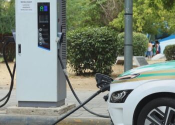 Taksë vjetore fikse për pronarët e automjeteve elektrike, çfarë parashikohet