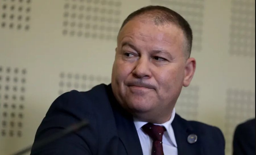 Protestat për vrasjen e Arlinda Zekajt  jep dorëheqjen drejtori i Policisë së Kosovës