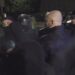 Një grup i vogël protestuesish rikthehen te Kryeministria, ndërhyn policia! Lëndohet edhe një gazetare