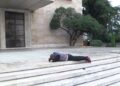 Kërkoi dialog me Ramën, protestuesi hidhet nga të tjerët në shkallët e Kryeministrisë, bëhet për spital
