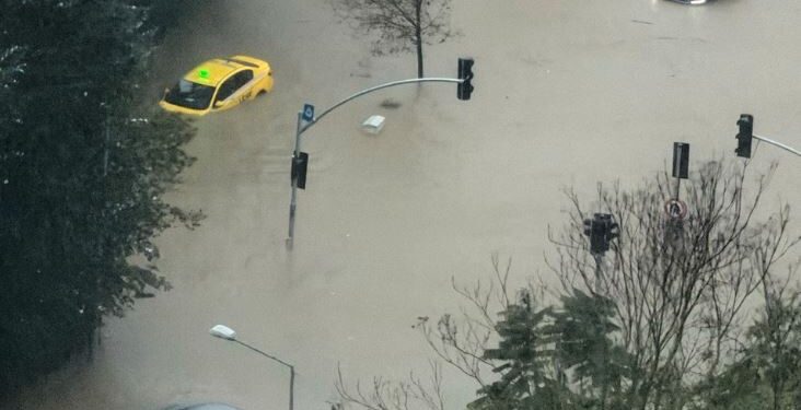 Përmbytje masive në Turqi, humb jetën një 14-vjeçar