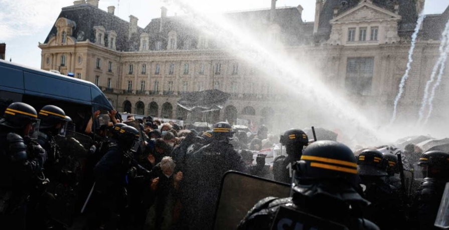 Protestat në Francë  Qeveria angazhon 3 000 mësues zëvendësues  studentët paralajmërojnë vijimin e demonstratave