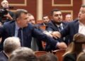 LIVE! Kuvendi nis me përplasje, Noka sulmon Taulant Ballën, Peleshi ndërpret seancën
