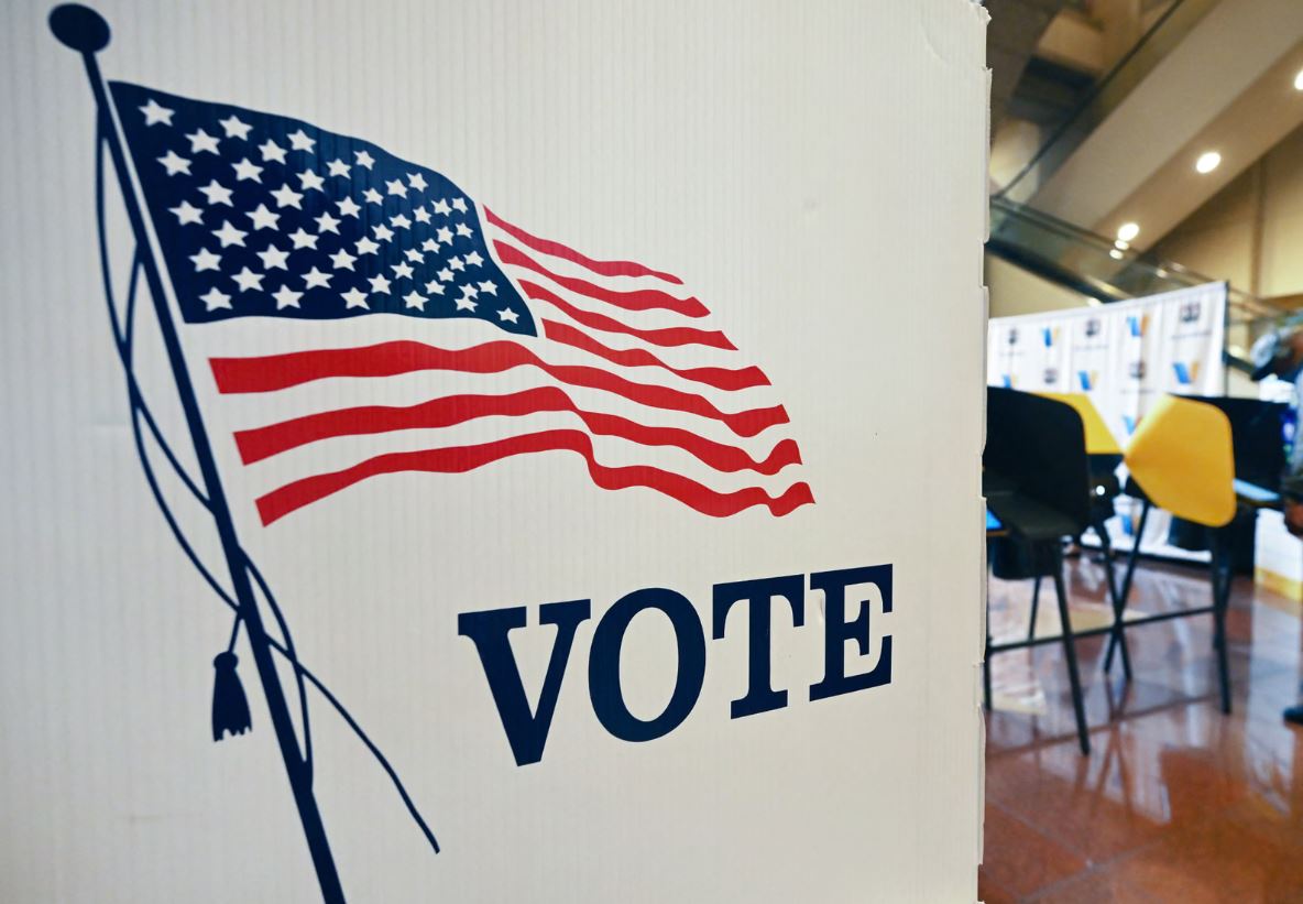 Gjykata hedh poshtë kërkesën Departamentit të Drejtësisë të Trump për 20 000 fletëvotimet në Kaliforni
