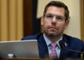 FBI bastis një shtëpi si pjesë e hetimit ndaj ish-kongresmenit demokrat të akuzuar për ngacmim seksual