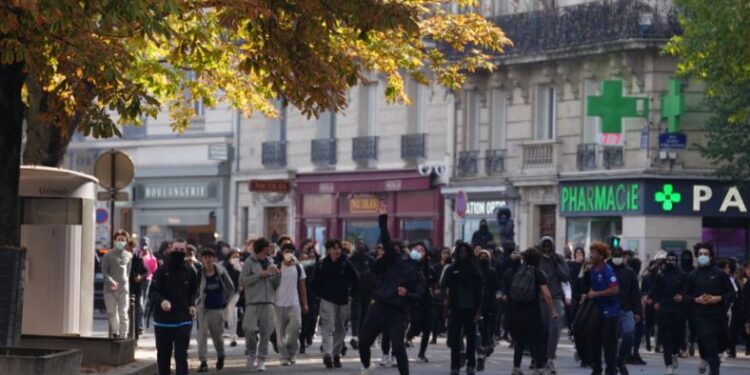 ​Franca përgatitet për protesta për Ditën Kombëtare të Shkollës -