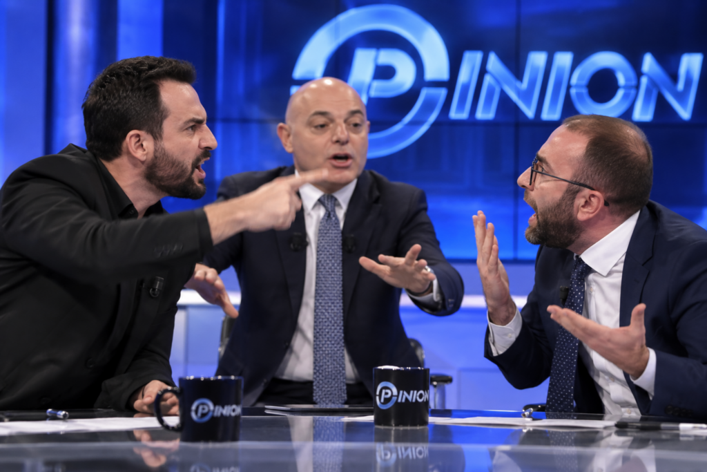 VIDEO / “Duan të mbajnë b*thën në karrige”, Lapaj sherr me Bardhin: Pusho se ti je maskara!