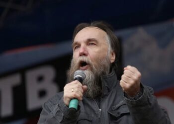 “Shqiptarët po zgjohen”/ Ideologu i Putinit komenton protestat në Shqipëri