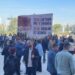 VIDEO/ Pedagogët dalin në protestë, shoqërohen nga vajza e Berishës dhe dhëndri
