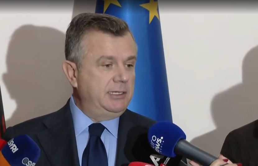 Protesta  Balla  Të miturit po përdoren  mish për top   dënojmë dhunën ndaj Policisë