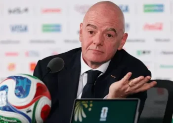 Figura të larta të FIFA-s i kërkojnë Infantinos ta heqë ose ta depolitizojë çmimin e paqes