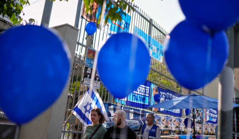 Zgjedhjet në Izrael  exit poll et  Blloku kundër Netanyahut kryeson  por pa shumicë për qeverinë