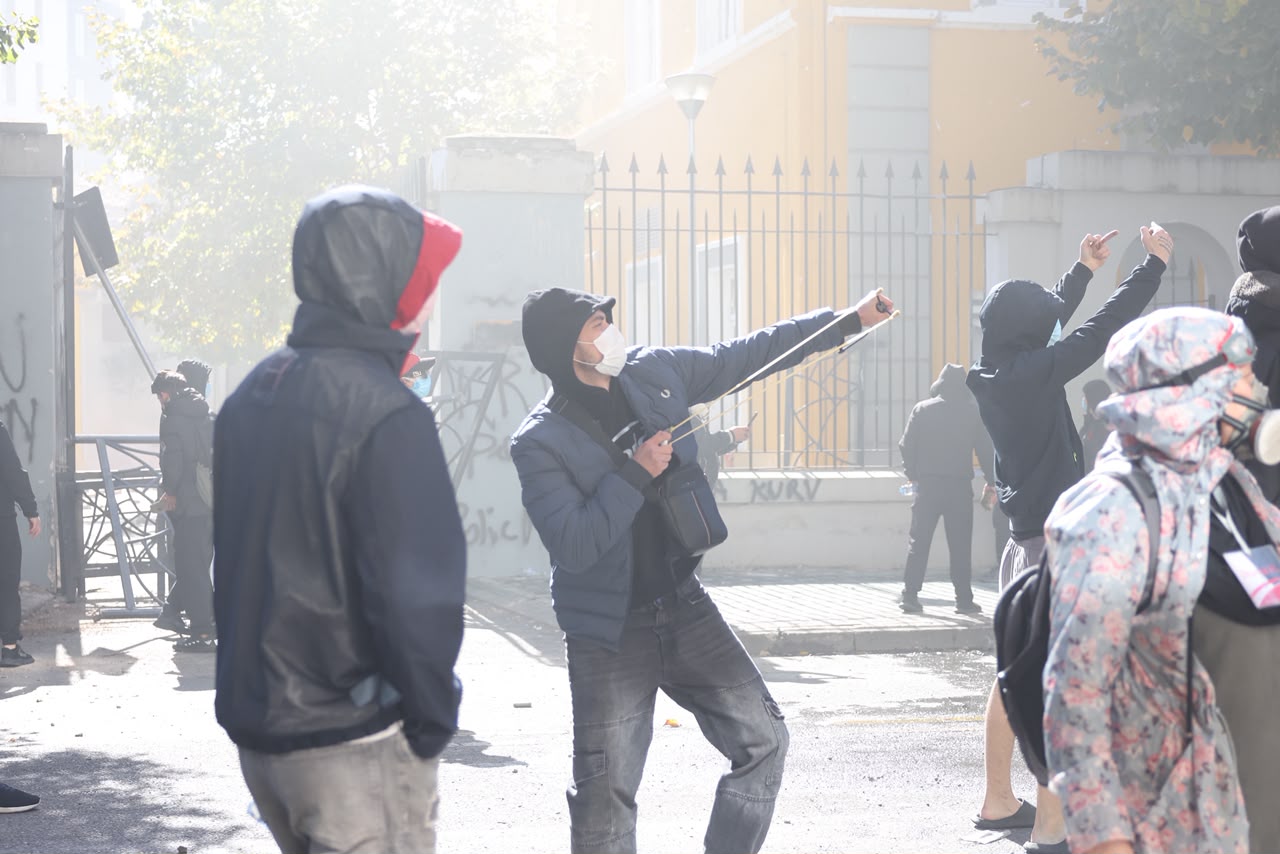 Tirana në kaos  Deputetët sot në seancë plenare  protesta zhvendoset te Parlamenti