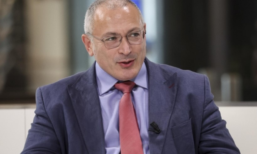 Kritiku i shefit të Kremlinit  Lufta në Ukrainë mund të zgjasë edhe një vit  Putini po pret dimrin për të dobësuar ukrainasit