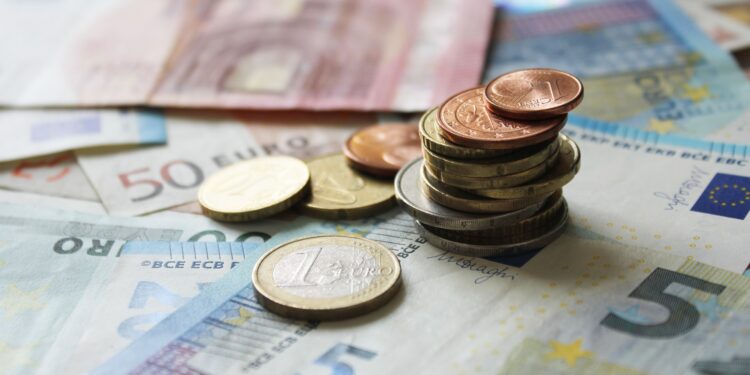 Pagat reale pritet të bien në ekonomitë kryesore europiane, Gjermania bën përjashtim -