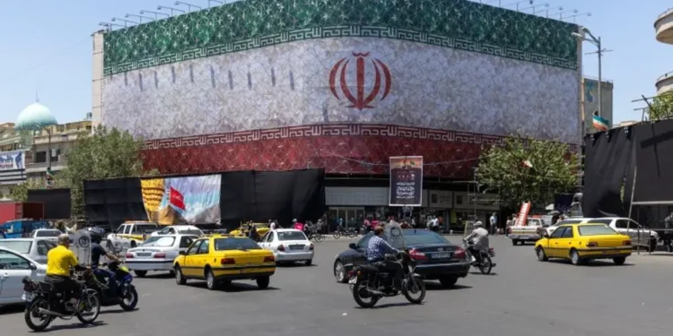 SHBA vendos sanksione të reja ndaj Iranit në sektorët hekurudhorë dhe automobilistikë -