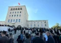 Pedagogët dhe absurdi i qeverisë kujdestare