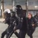 Tensione të reja para Kryeministrisë! Policia nis shoqërimet, protestuesit sulmojnë bizneset dhe një bankë