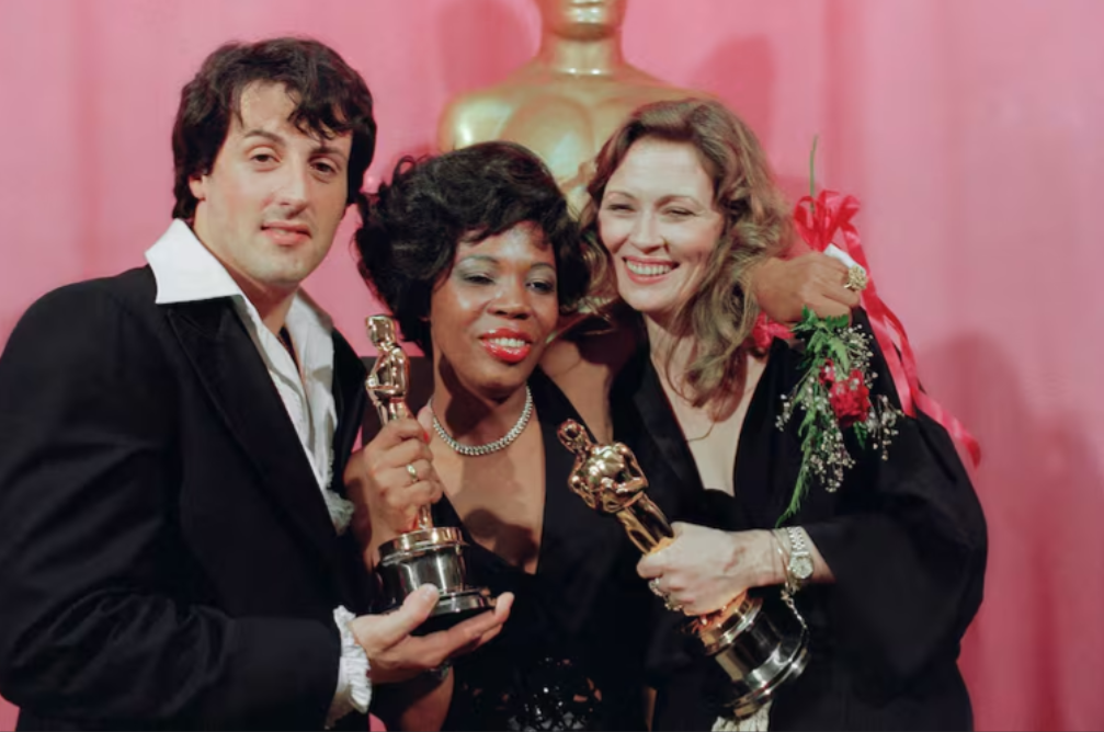 e-verteta-e-dhimbshme-e-sylvester-stallone-pse-fitorja-e-rocky-it-ne-cmimet-oscar-i-la-plage-ne-zemer