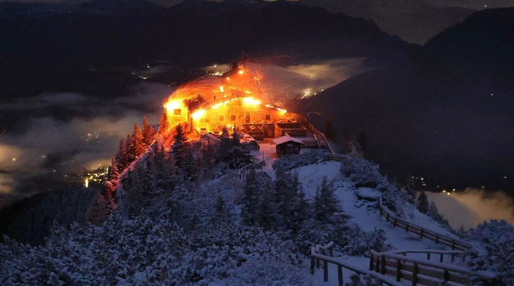 Zjarri përfshin ish shtëpinë e Hitlerit  Eagle s Nest   në Gjermani