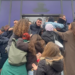Protestë për vrasjen e Arlinda Zekajt në Prishtinë, qytetarët gjuajnë me vezë drejt zyrës së Kurtit