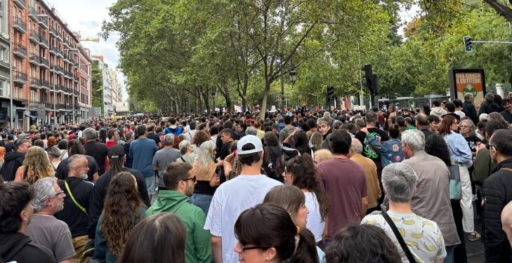 Gati 500 mijë njerëz protestojnë për uljen e qirave në Spanjë -