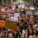 Mijëra njerëz marshojnë në rrugët e Parisit për të drejtat LGBTQ+ -