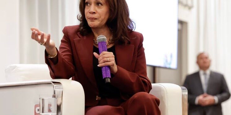 Kamala Harris u përgjigjet kritikëve të saj: Prioriteti është fitorja e demokratëve