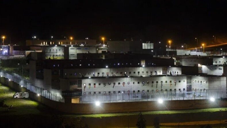 Ekuador  tetë të burgosur të vrarë nga trazirat e krijuara në dy burgje