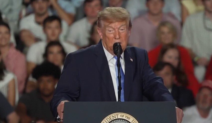 telefonata-me-drejtorin-e-google-trump-heq-dore-nga-ideja-per-te-riemertuar-oqeanin-atlantik-ne-oqeanin-amerikan