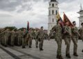 Lituania rrit kërkesat për thirrjet ushtarake, teksa kërcënimet e sigurisë nga Rusia shtohen