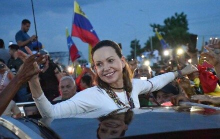 Pas më shumë se 10 muajsh në mërgim  liderja e opozitës venezueliane Machado kthehet në vend