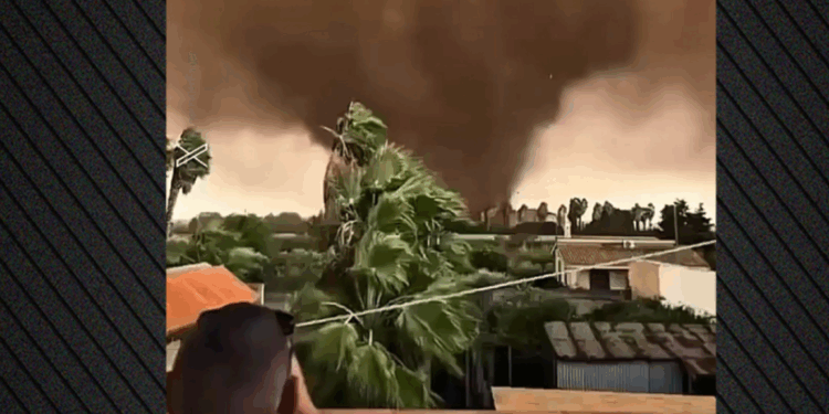 Dalin pamjet e dy tornadove në Siçili, makina të përmbysura dhe ndërtesa të dëmtuara (VIDEO) -
