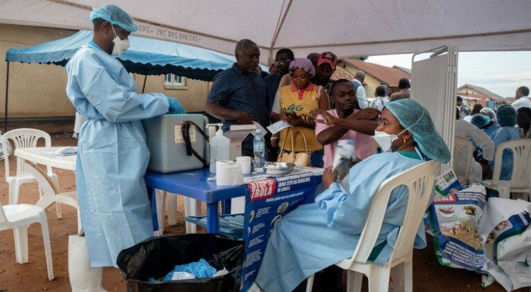 Epidemia e Ebolës në Kongo kalon 10 000 raste  vijojnë trajtimet e të infektuarve