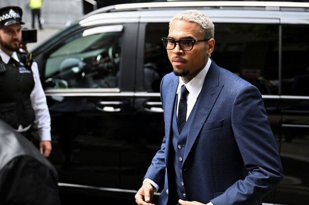 Chris Brown dënohet me 8 muaj burg me kusht, sulmoi producentin muzikor në një klub të Londrës