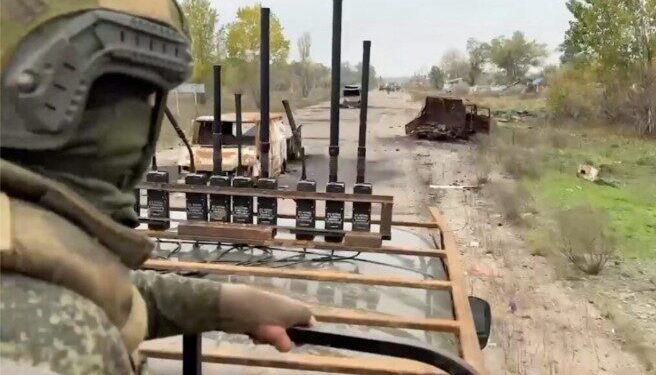 Mision humanitar në Olesk, konvoji me ndihma hyn në qytet pas marrëveshjes për armëpushim Ukrainë-Rusi