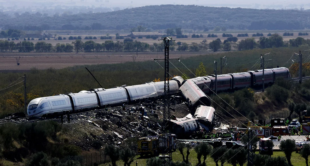 Tragjedia hekurudhore në Spanjë  shkon në 68 numri i viktimave  Sanchez shpall tre ditë zie kombëtare  Dyshimet mbi shkakun e aksidentit