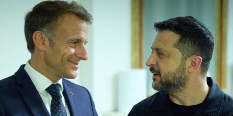 Macron bisedë telefonike me Zelenskyn: Franca dhe Evropa do të vazhdojnë mbështetjen për Ukrainën -