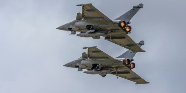Franca dhe Britania zhvillojnë stërvitjen e parë të përbashkët për simulim e sulmit bërthamor