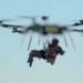 Operacion shpëtimi në frontin ukrainas, ushtari i plagosur evakuohet me dron (VIDEO)