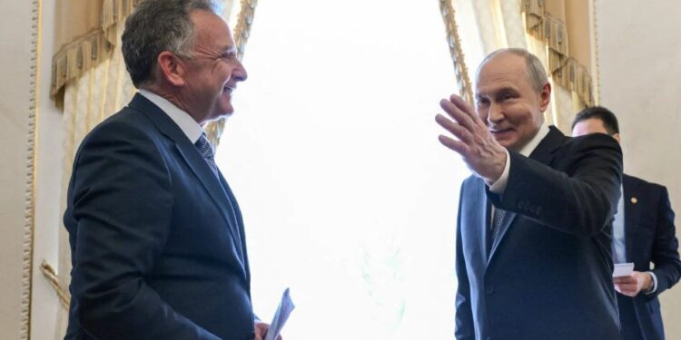 Putin pranon rifillimin e negociatave trepalëshe për Ukrainën