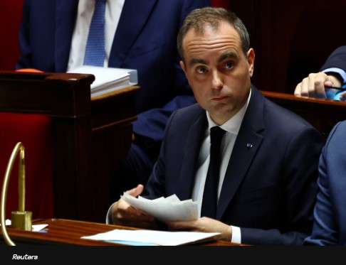 Protestat e dhunshme në Francë, qeveria pezullon mësimin deri të premten -