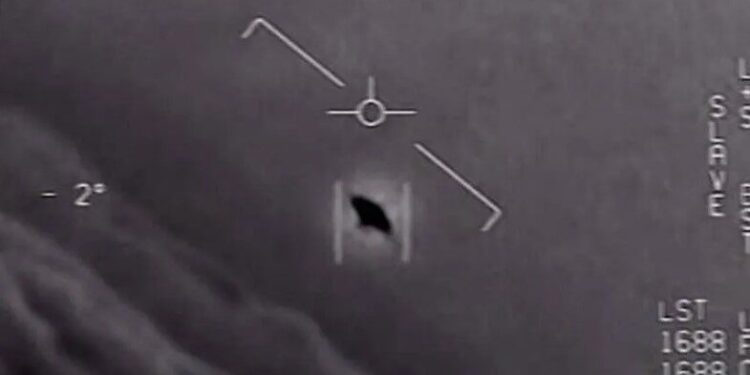 Pentagoni publikon grupin e shtatë të dosjeve për UFO-t, detaje mbi objektin misterioz