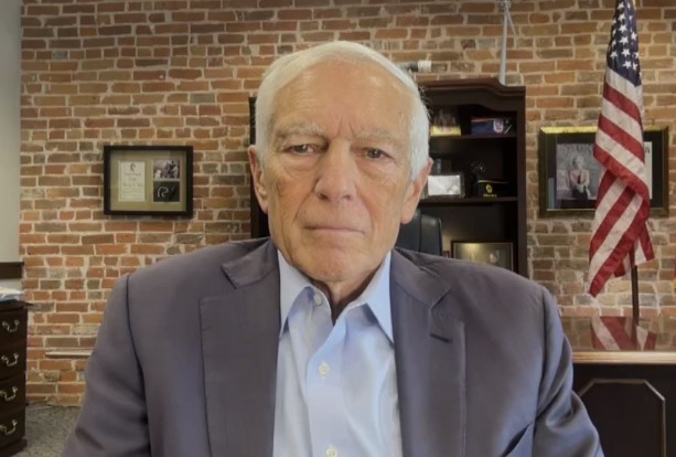 Dënimi i katër ish drejtuesve të UÇK së  Wesley Clark  I zhgënjyer me rezultatin